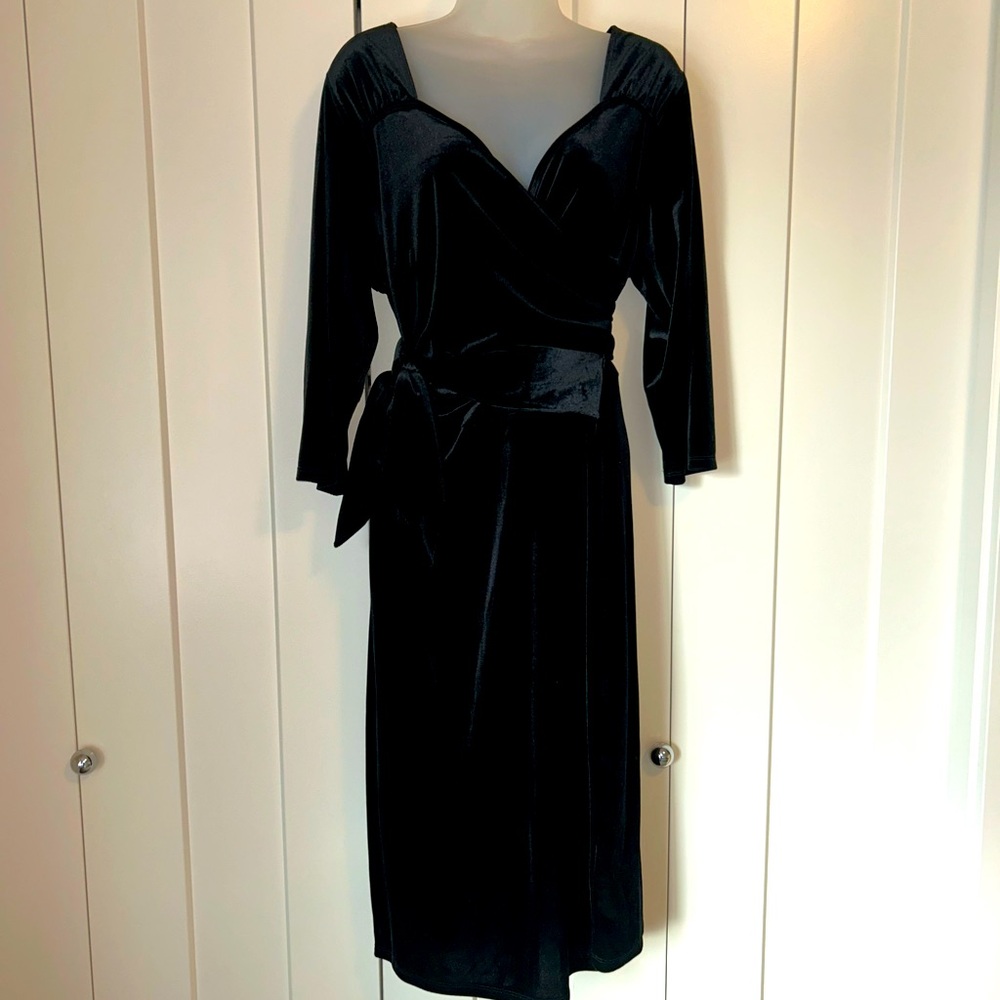Avenue stretchy black velvet cross-tie dress 14/16